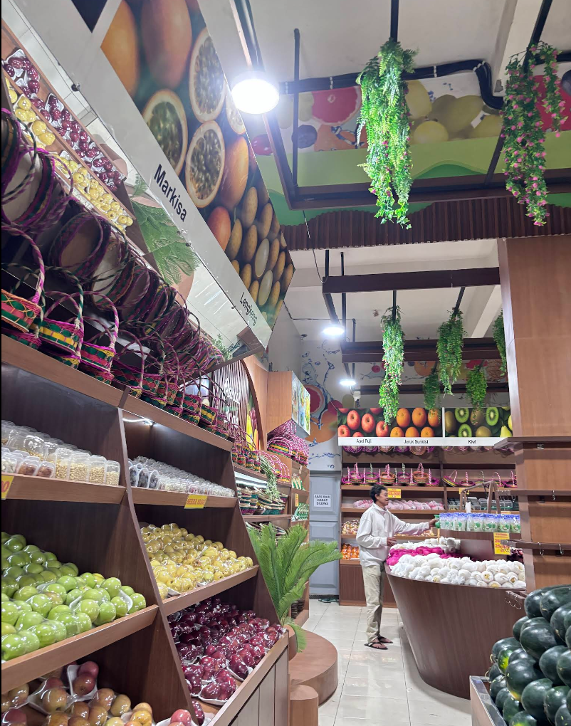 Suasana Toko Alam Buah Segar
